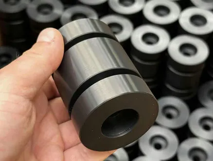 Bucha de PEEK com Fibra de Carbono