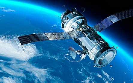 Marco na fabricação espacial: impressão 3D com PEEK para inovação em satélites