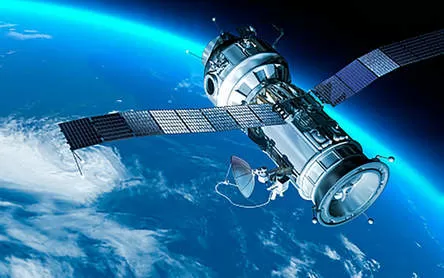 Marco na fabricação espacial: impressão 3D com PEEK para inovação em satélites