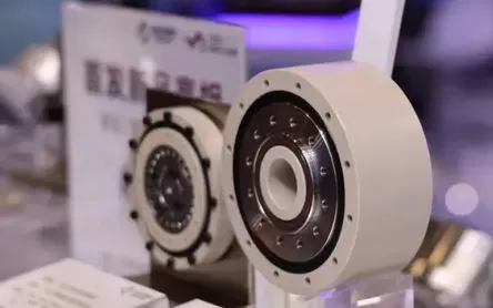 Redutores harmônicos de PEEK: vantagens do material e aplicações