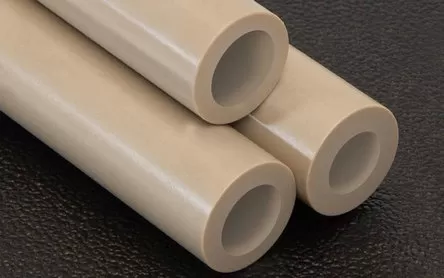 Quais são os desafios de manter tubos de PEEK em estoque?